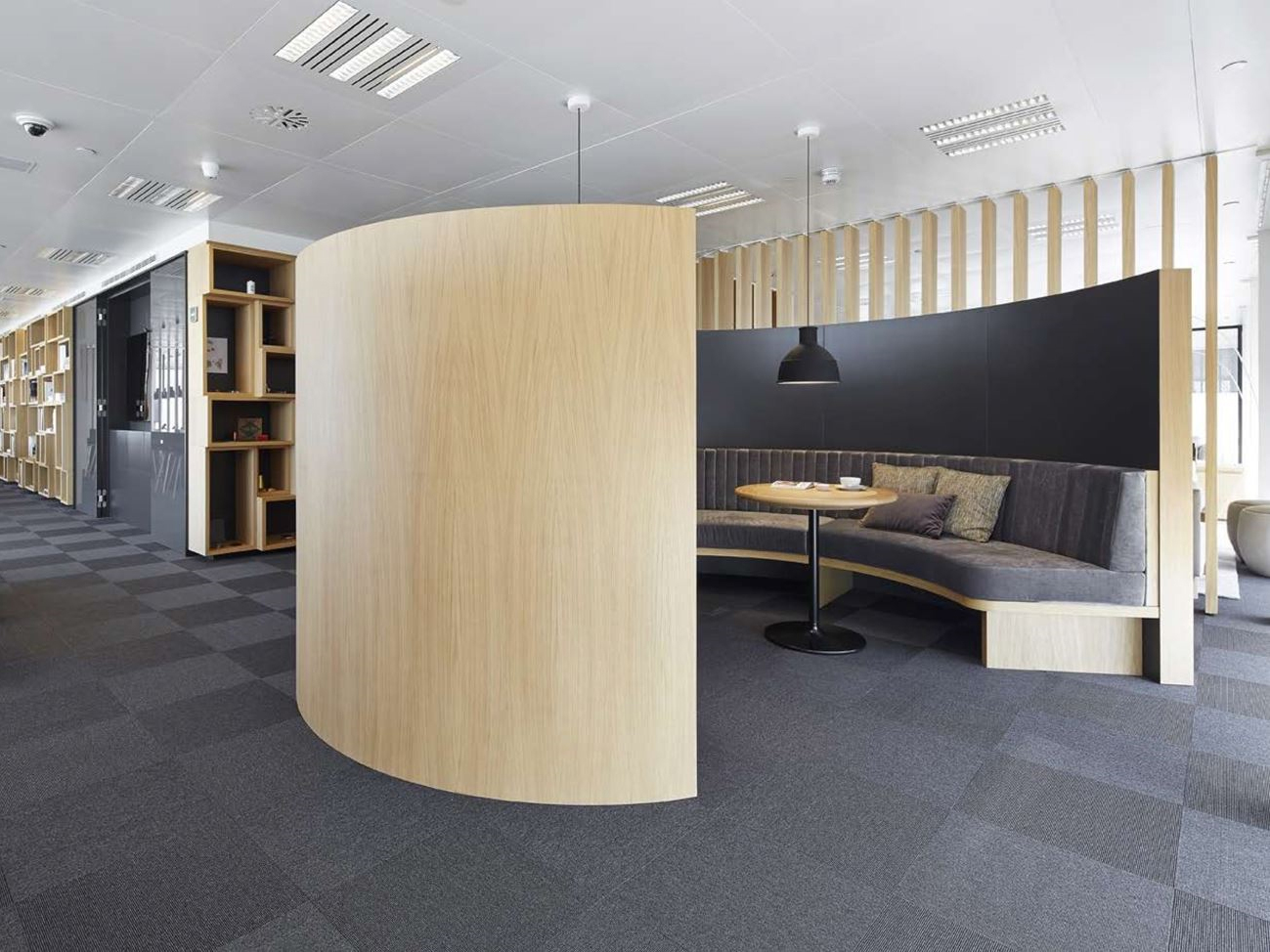 高效能办公室的秘密：三维打造法——布局优化·视觉聚焦·舒适加持(图2)