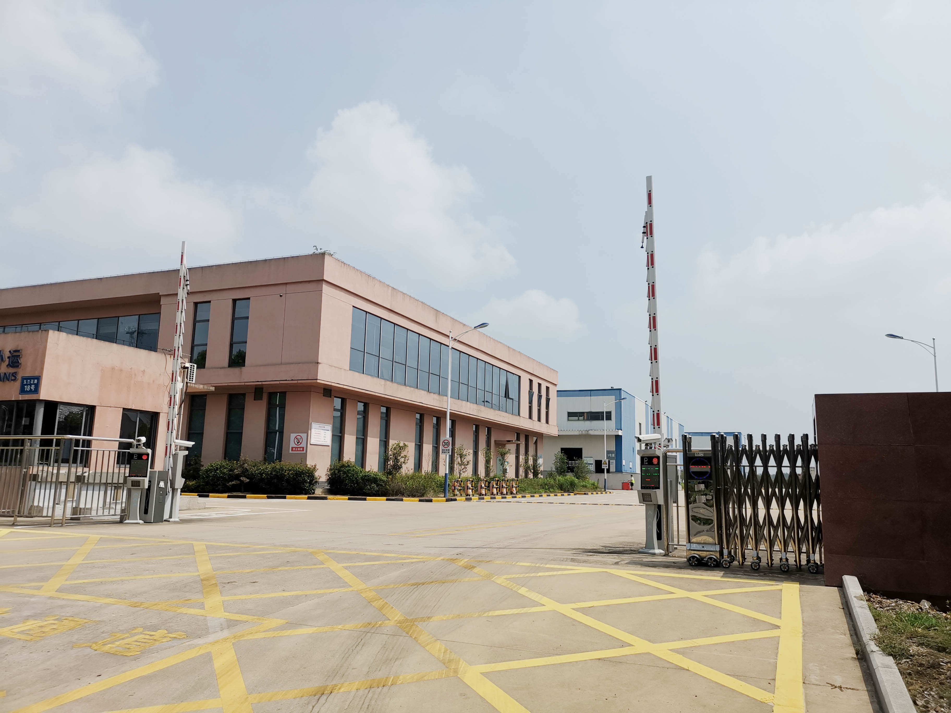 中外运(合肥)空港物流园2000平方厂房翻新改造项目(图1) 中外运(合肥)空港物流园2000平方厂房翻新改造项目(图1)