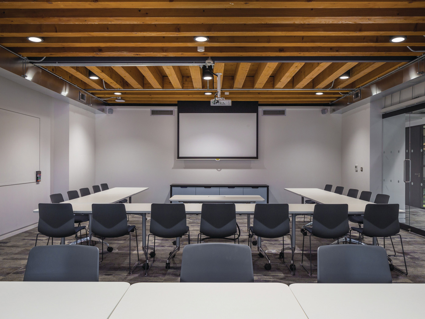 合肥政务区1800平方创意办公室装修设计项目案例分析(图1)